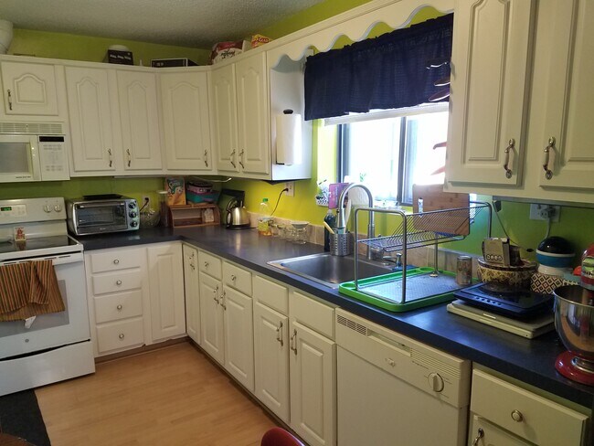 Kitchen - 292 Salem St