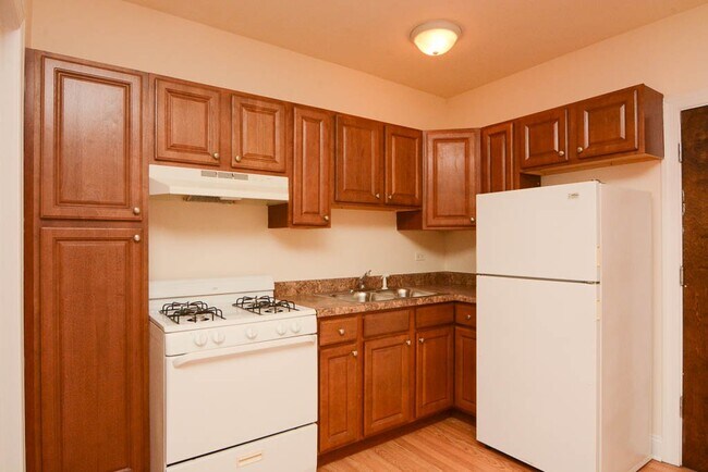 Building Photo - 2600 N Kimball Ave