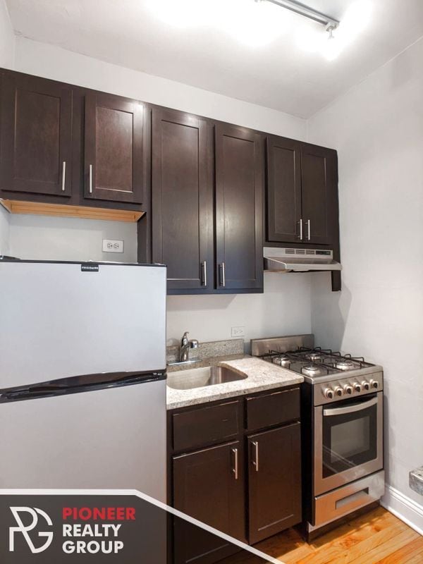 Building Photo - 4614 N Paulina St