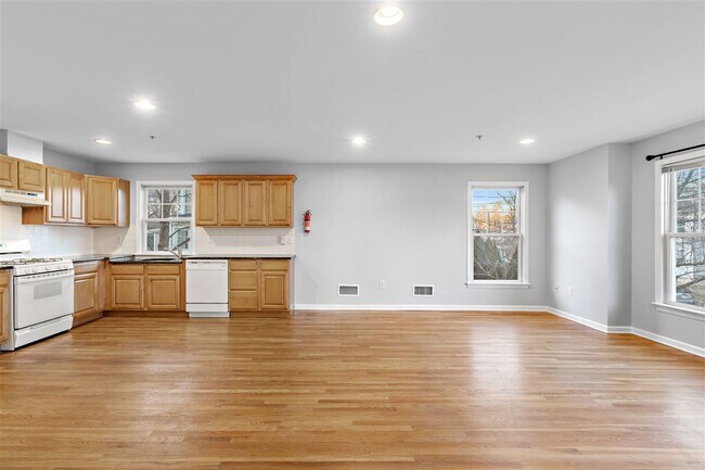 Building Photo - 69 Abbett Ave