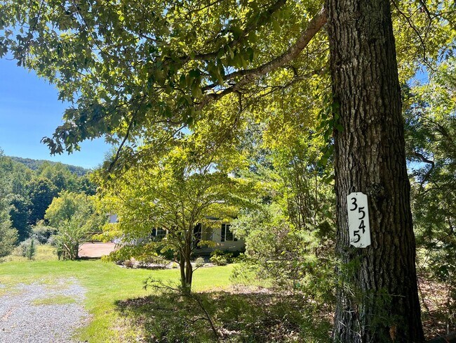 Foto del edificio - 3545 Sacre Meadow Ln