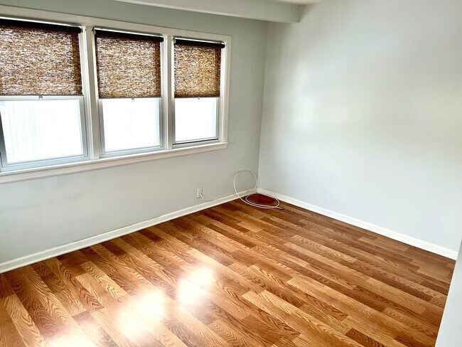 Building Photo - 4139 N Melvina Ave