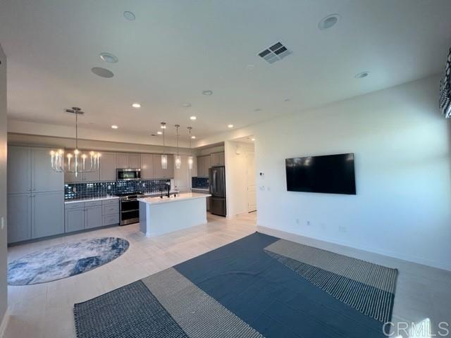 Building Photo - 494 Clubhouse Dr