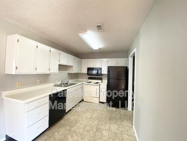 Foto del edificio - 1643 N Dawn Dr