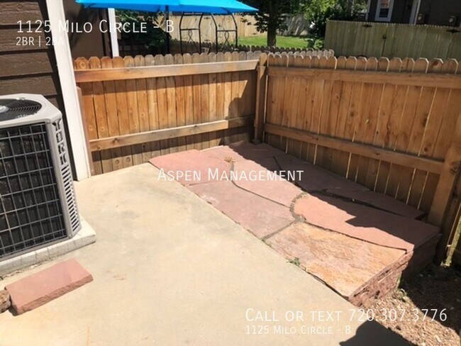 Building Photo - Wonderful 2BR townhouse w/ FP, patio, rese...