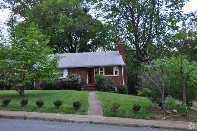 Building Photo - 2414 Sunset Rd