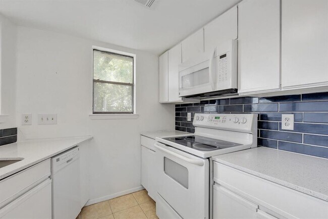 Building Photo - 2500 Burleson Rd