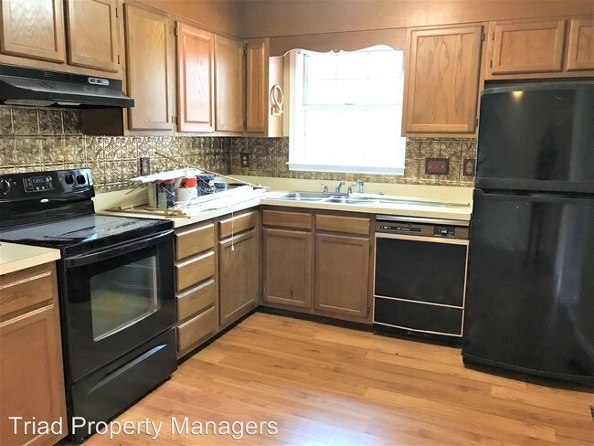 Building Photo - 3 br, 2 bath House - 5112 North Oaks Drive