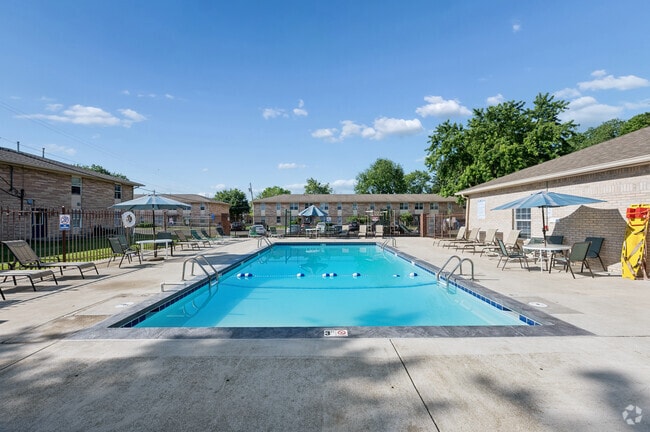 Pool - Pine Glen