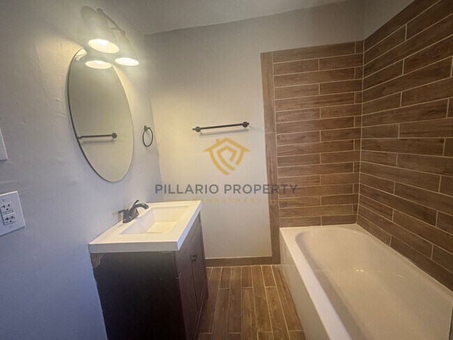 Foto del edificio - Beautifully Updated, 2-Bedroom, 1.5-Bathroom Located in Brookside Park, Available NOW!