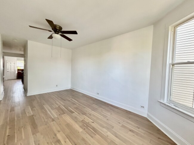 Foto del edificio - 3227 W Warner Ave