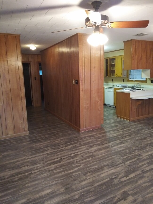 Building Photo - 509 Maxine Ave