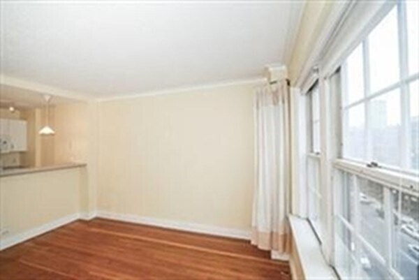 Building Photo - 534 Beacon St