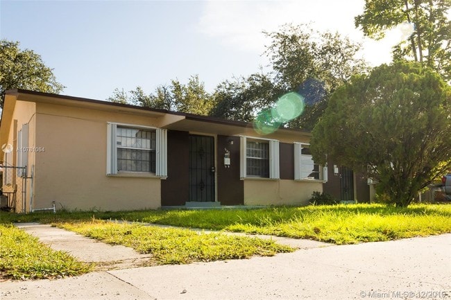 Building Photo - 1121 NW 100th Terrace