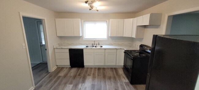 Building Photo - 1508 Hooks St
