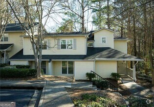 Building Photo - 6800 Glenridge Dr