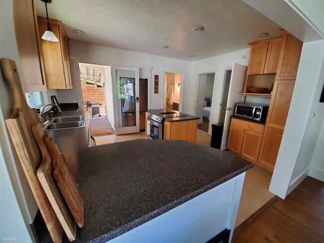 Foto del edificio - 3 br, 2 bath House - 2103 East Mullan Aven...