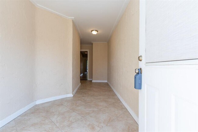Building Photo - 41 Regency Point