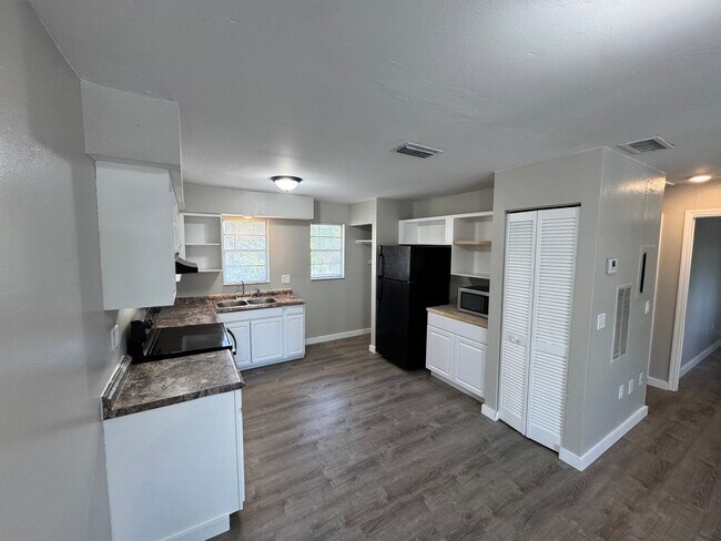 Foto del edificio - 927 33rd Ave W