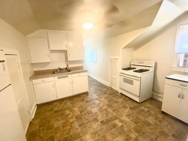 Building Photo - 2412 S 17th St