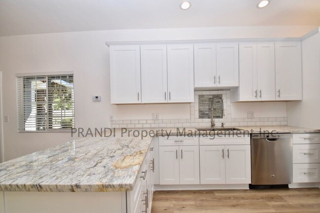 Building Photo - 1600 Vendola Dr