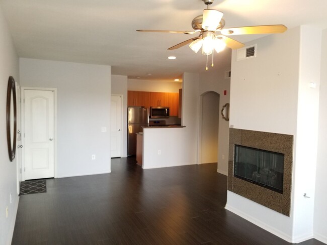 Building Photo - DEPOSIT FREE PROGRAM!! Beautiful 1 Bed Roo...