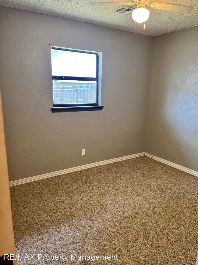 Building Photo - 2 br, 1 bath House - 5001 Hillsboro Drive