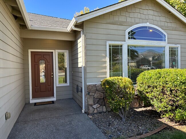 Foto del edificio - 818 Solano Cir