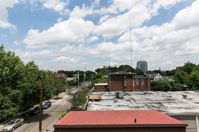 Building Photo - 1049 S 6th St