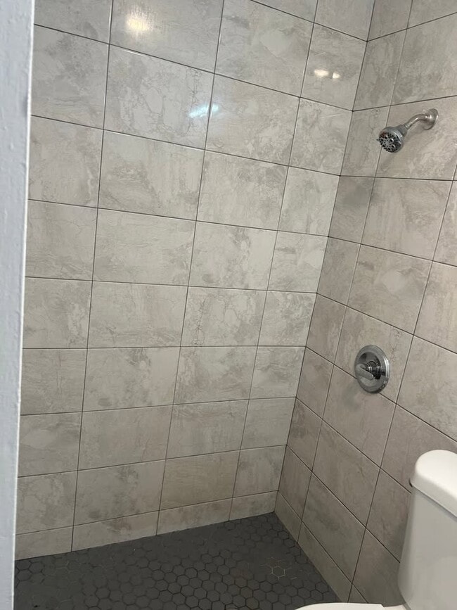 Building Photo - 210 W 53rd Ter