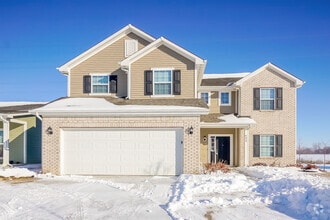Building Photo - 890 Redwood Dr