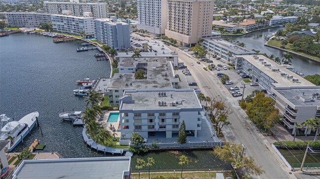 Foto del edificio - 468 Golden Isles Dr