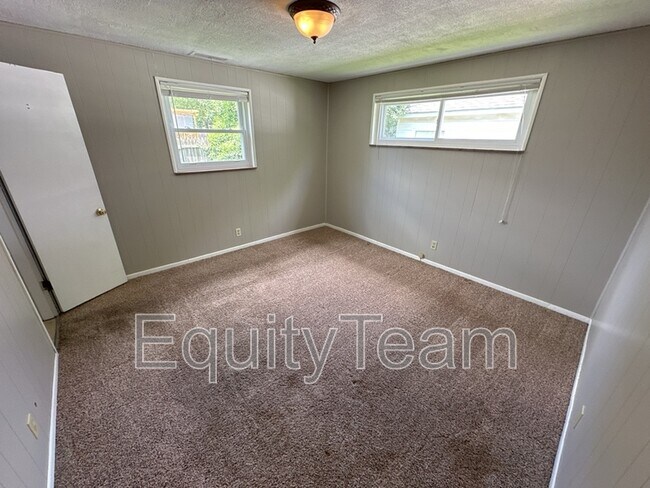 Building Photo - 424 Monte Dr