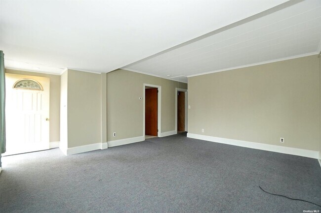 Building Photo - 121 Jaycox Ave