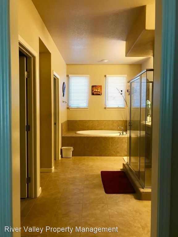 Foto del edificio - 4 br, 3 bath House - 12 Okeefe Ct