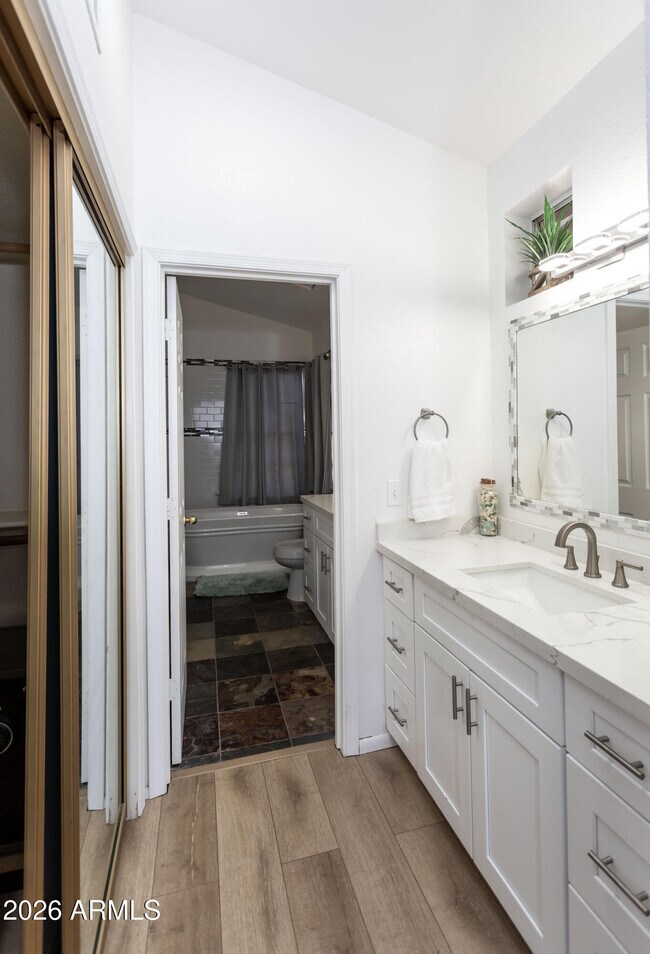 Foto del edificio - 11015 W Laurelwood Ln