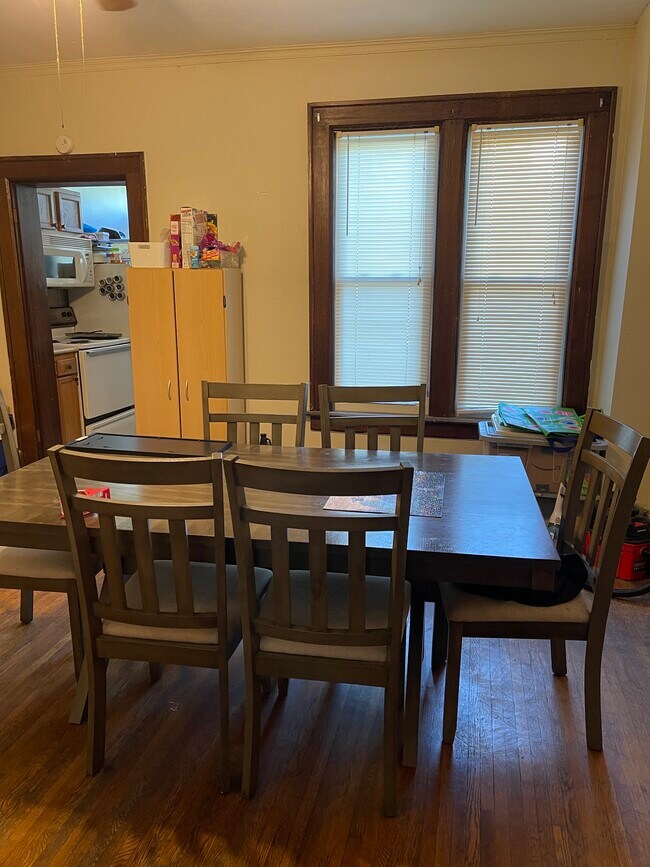 Building Photo - 2346 East Ave