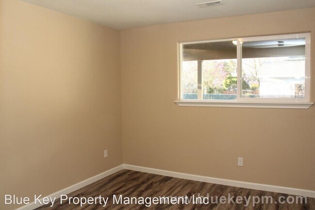 Building Photo - 3 br, 2 bath House - 515 SE 155th Avenue