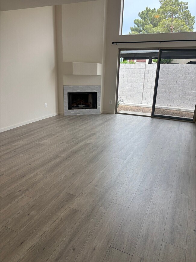 Foto del edificio - 5624 E Kelton Ln