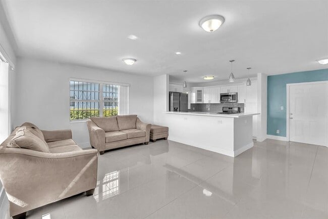 Foto del edificio - 17115 NW 12th Ct