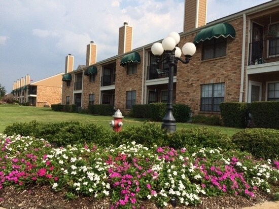 Foto del edificio - 400 W South Town Dr