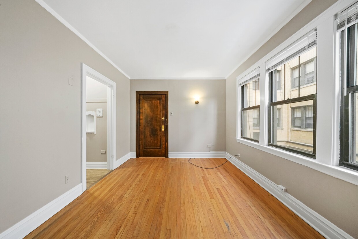 Primary Photo - Sunny, Convertible Studio with Two Rooms a...