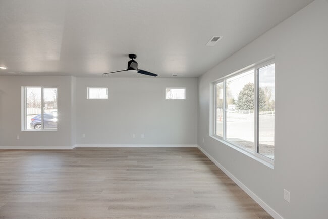 Building Photo - Brand New Townhome!