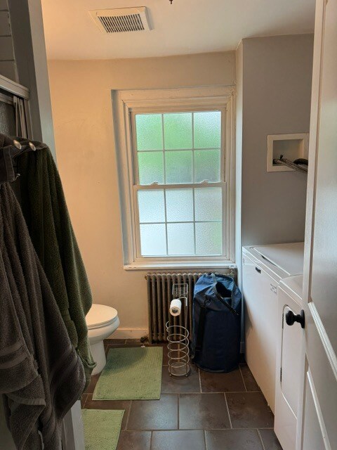 Baño con lavandería - 206 S Walnut St