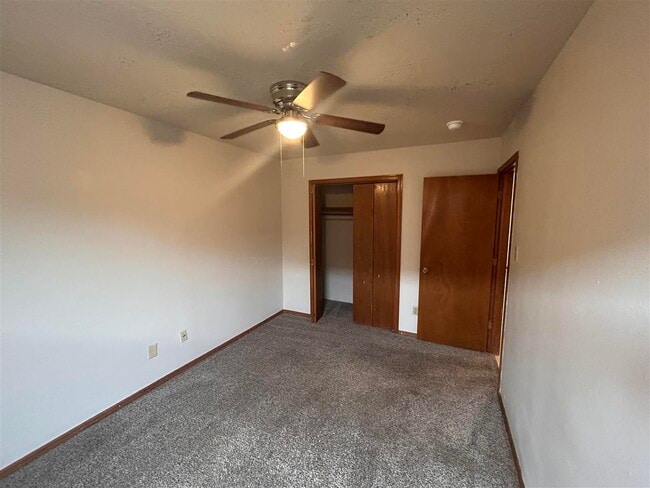 Building Photo - 1912 SW D Ave