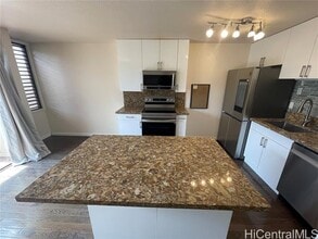 Building Photo - 84-757-757 Kiana Pl