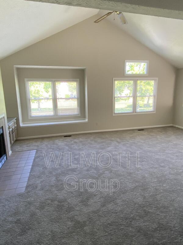 Building Photo - 9522 Maple Way