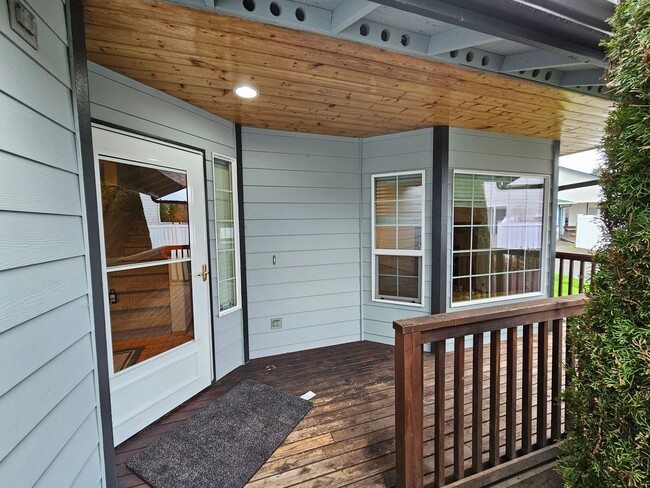 Foto del edificio - Beautifully Maintained 4-Bed, 2.5-Bath Monroe Home