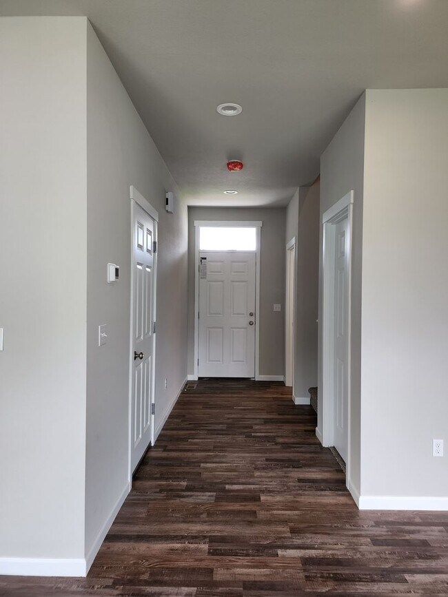 Building Photo - Yelm Creek Estates, 4 Bedroom, 2.5 Bathroo...