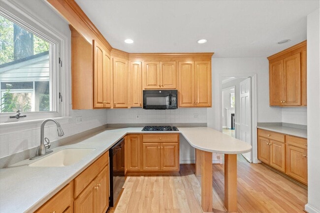 Building Photo - 7014 Beechwood Dr